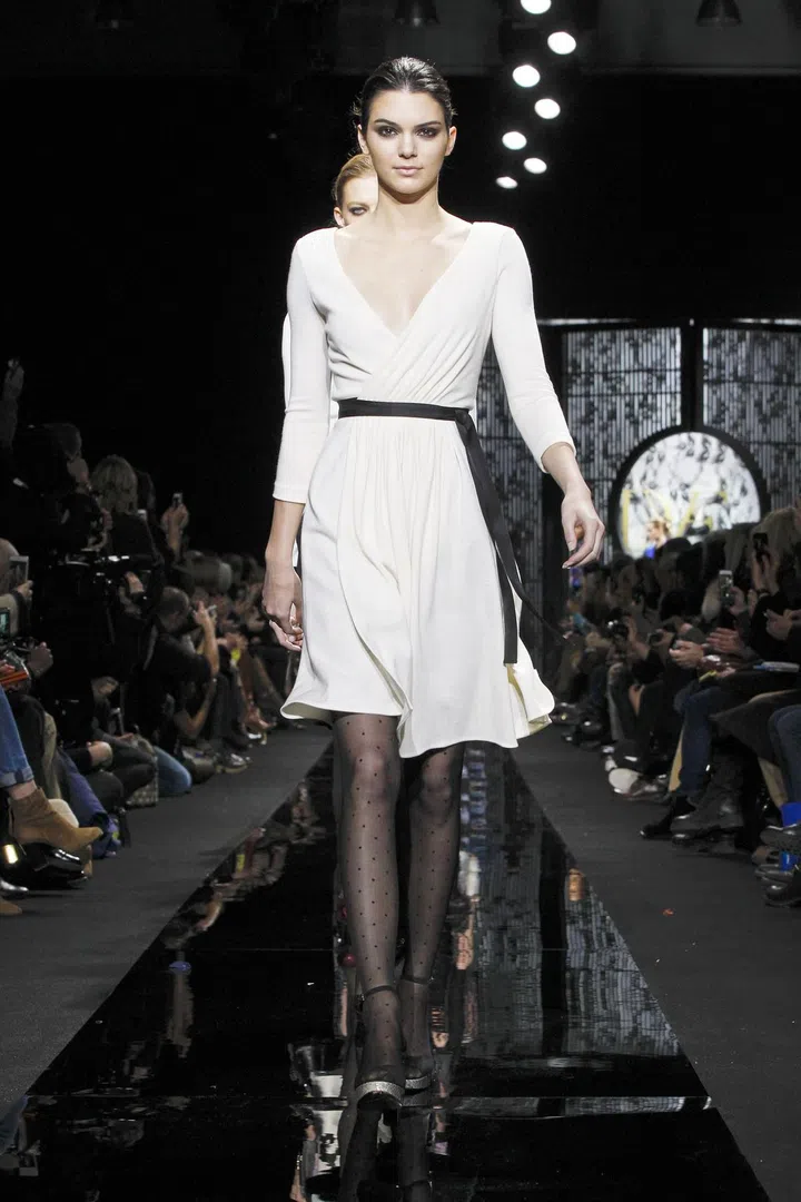 Kendall-Jenner-Diane-von-Fürstenberg-Fall-2015-Fashion-Show-5