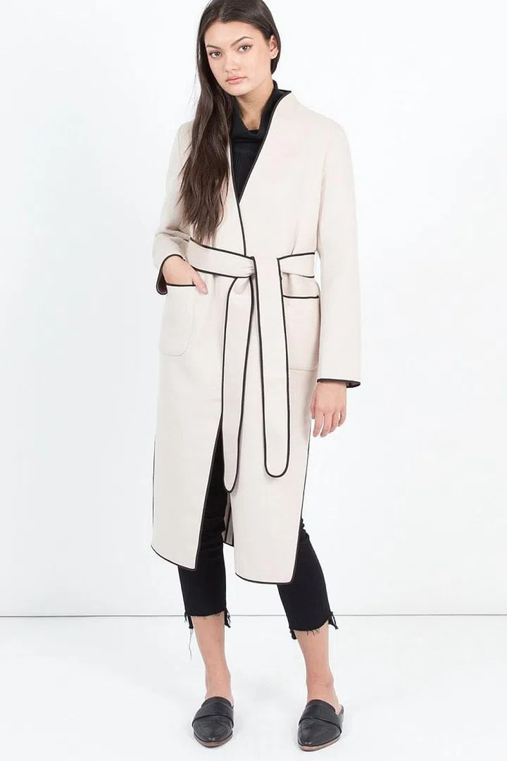 Modern Citizen boasts an affordable collection of both apparel and accessories. The site offers a capsule of 14K gold jewellery and leather bags - all for under $185. As for apparel, you can shop work essentials, dresses for a night out and everyday. 