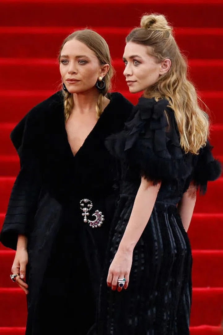 In which Mary Kate makes growing out a dye job look all the more sophisticated with a rounded and pinned bun plus loose layers. Photo: Getty