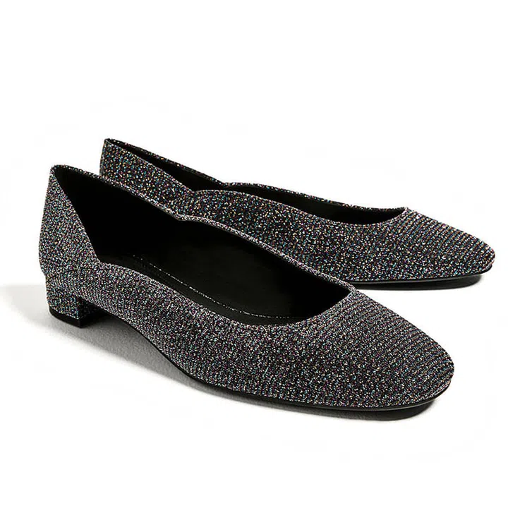 The Lurex turtleneck of glove shoes.