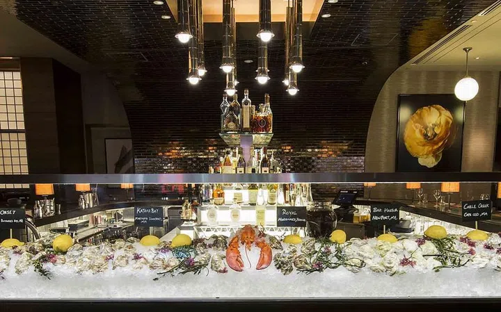 Indulge in a plethora of fresh seafood including oysters from the Atlantic and Pacific Oceans, Boston lobster, Alaskan king crab legs, and tuna tartare; and bistro favourites like house-made charcuterie, hand-cut steak tartare and classic coq au vin. At db Bistro &amp; Oyster Bar