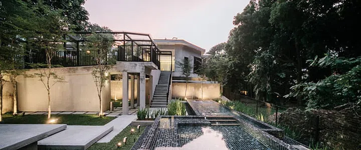 If the poolside at MBS is too basic for your standards, try Lloyd's Inn. Deep inside Lloyd Street, this cozy inn is famous for its bungalow-style outdoor area. From sunbathing at the poolside to grabbing some drinks at the rooftop, you can get the perfect shot anywhere at angle. 

Photo: Lloyd's Inn