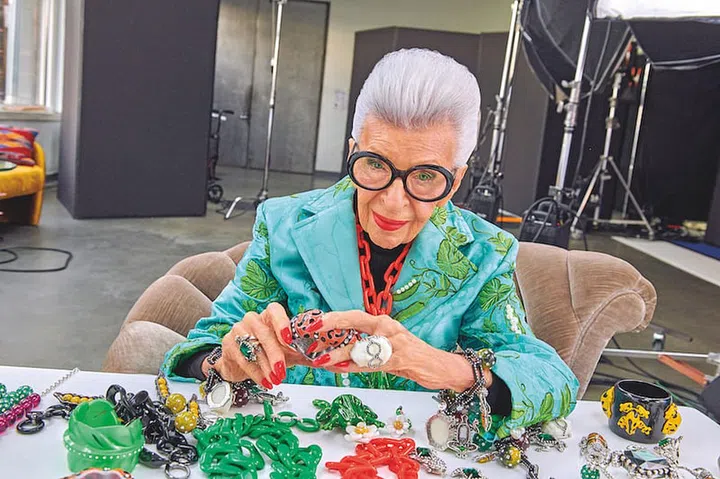 Fashion icon Iris Apfel behind the scenes for the Iris Apfel x H&M collection (Photo: H&M)