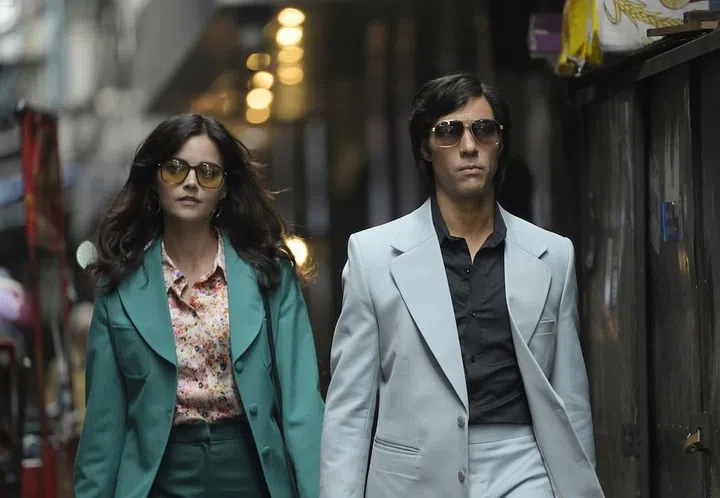 British crime drama 'The Serpent' brought back bell bottoms, halter tops, head scarves and aviator shades. (Photo: Netflix)
