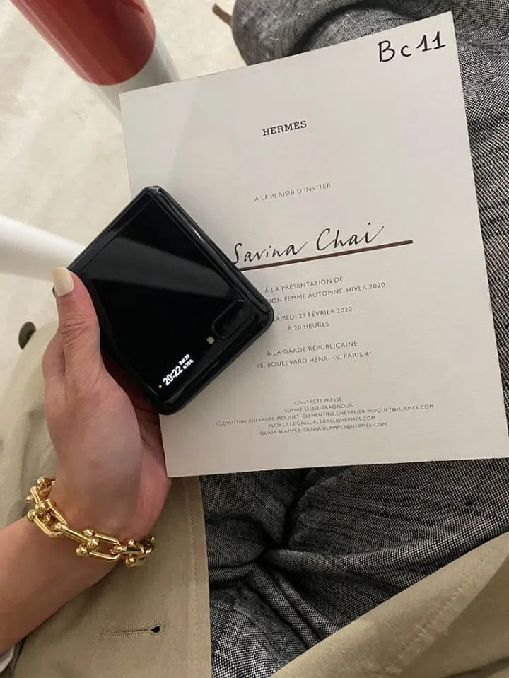 Waiting for the HERMES show to start. The handy Z Flip keeps me in perfect time even when it's closed.