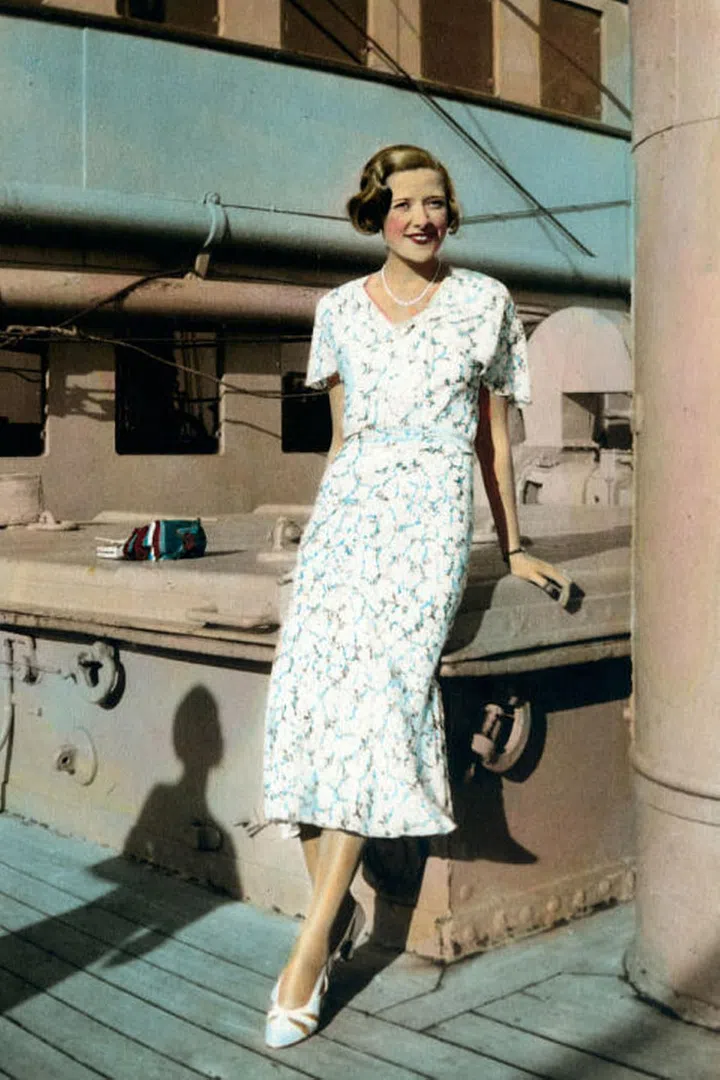 The women of the '30s counted on floral and bold print dresses to standout during a time of fashion cutbacks due to the Great Depression and The Dust Bowl. The same remains true today: if you're sticking to a budget this season, go for an item that stands out in color and pattern.
