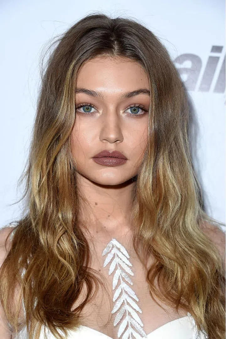 Model off duty meets model off-duty waves. Photo: Getty