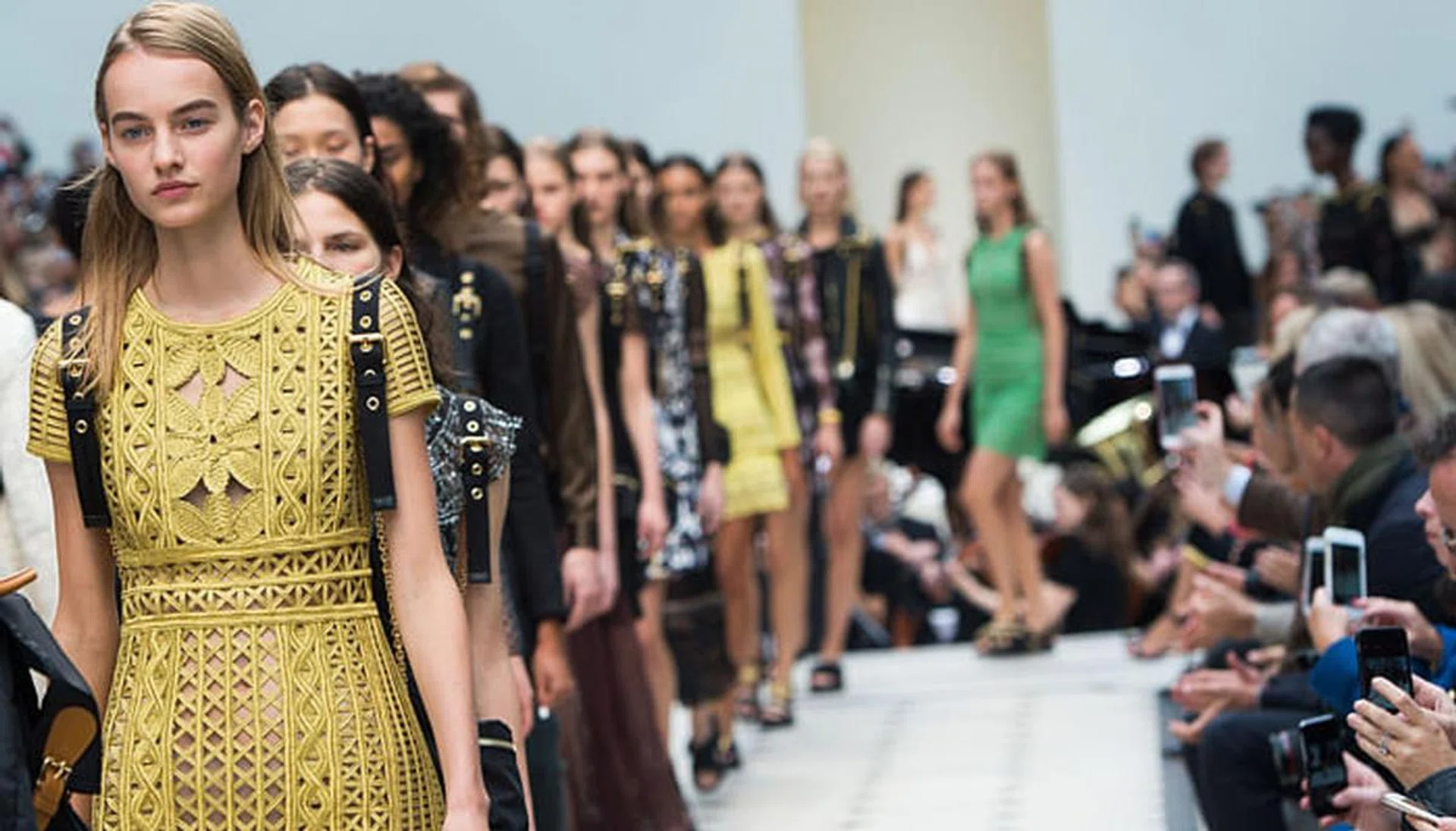 burberry fw16 livestream