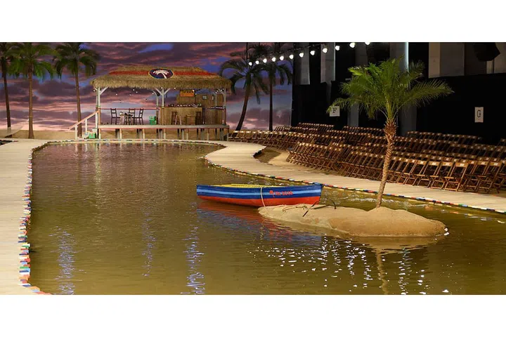 Summer is a year-long season for Tommy Hilfiger, evident by the tropical setting for his Spring 2016 runway show. Which has us wondering, do we really need to stash away our beach-chic decor for the winter? We think not. Palm trees are all-season in some locales.