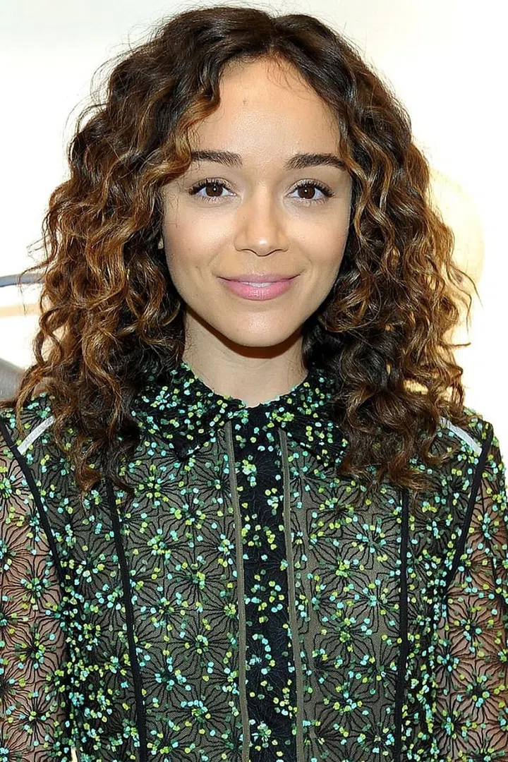 Natural texture is the prettiest way to show off multi-dimensional highlights. Photo: Getty