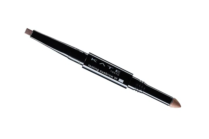 Available in two variations, choose the flat lead refill for bolder brows or the fine- tipped lead refill for subtly filled-in arches.
