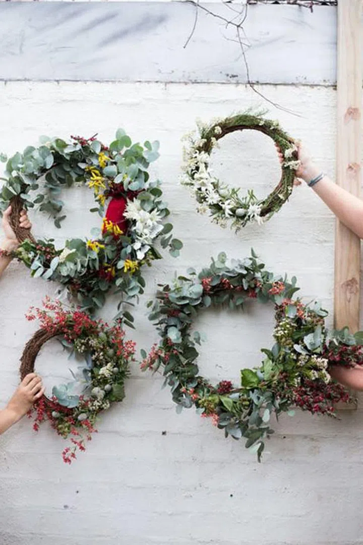 Holiday wreaths can often feel overdone when glitter and mini ornaments get involved. Keep things fresh by choosing only natural elements in seasonal hues.