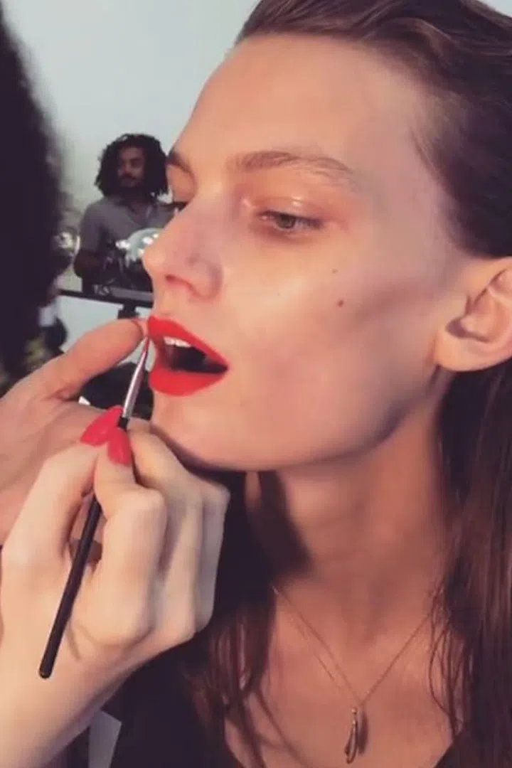 Rule #43 of makeup, though it can't hurt to repeat it here: A contrast in textures looks best, so if your mouth is dry, go wet elsewhere, like with a dab of grease on the eye. 