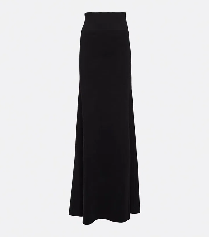 https://media.harpersbazaar.com.sg/2023/11/hbsg-nice-top-jeans-trend-24-1.jpg