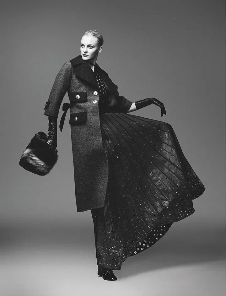 wears Marc Jacobs