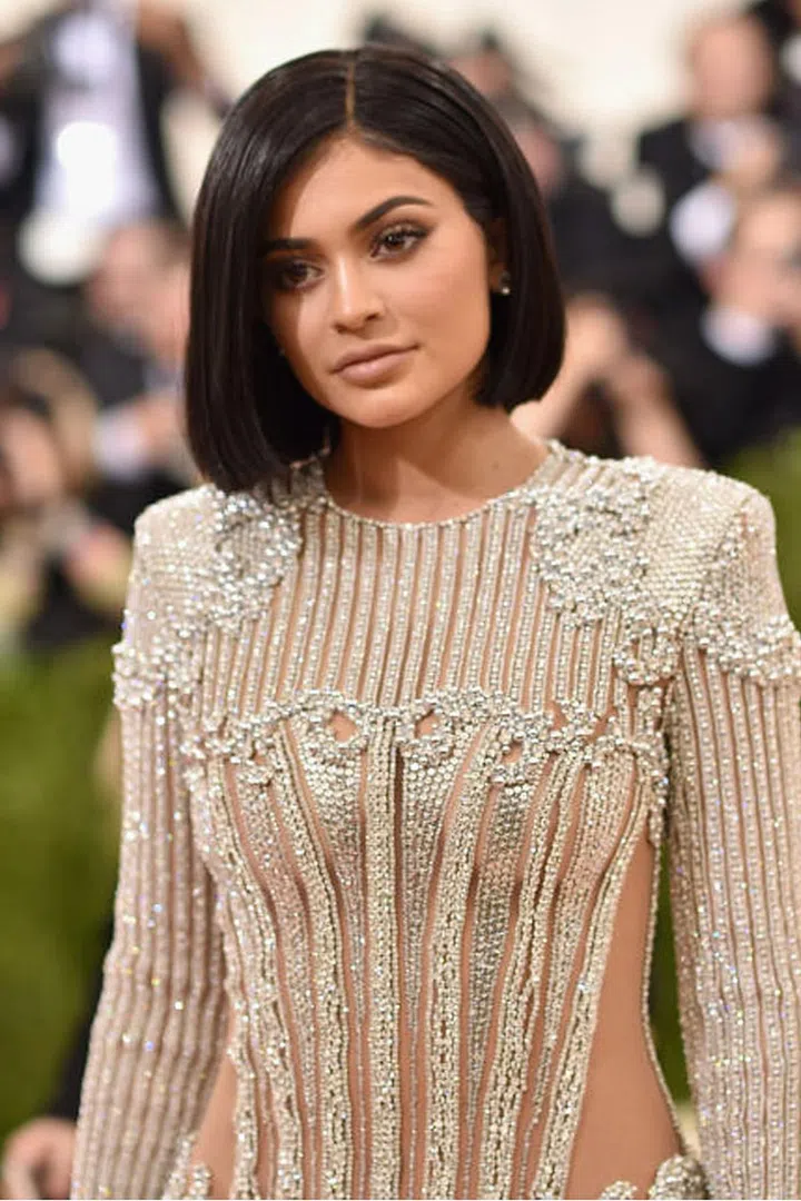 Remember when Kylie showed up to the 2016 Met Gala with a blunt bob? Yeah. Totally a wig. Tokyo's Instagram does not lie.

