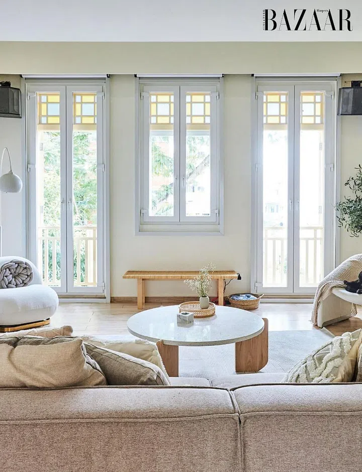 An alternate view of the light-filled family room.