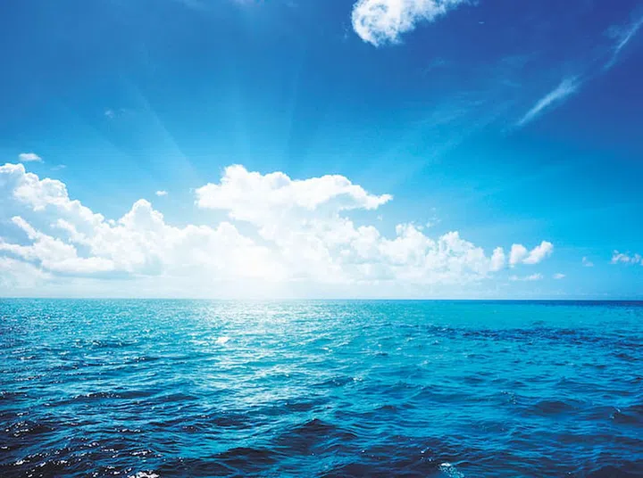 6545182 - ocean and perfect sky