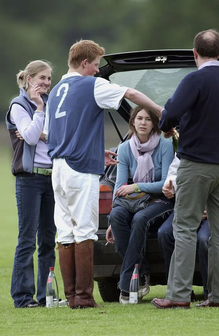 Good ol' 2002. Otherwise known as the year Harry a) wore these hilariously adorable knee high boots, b) chilled out with a fleet of women in the trunk of a car, and c) day-drank Champagne in the process. In other words, the year Harry was TRULY LIVING.