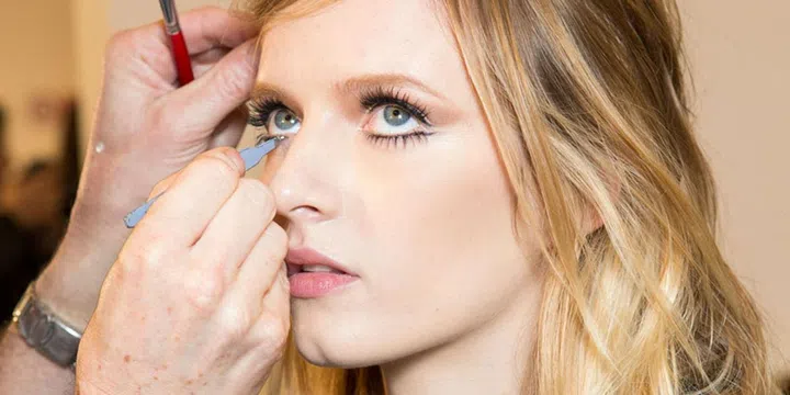 landscape-1438618901-hbz-beauty-school-fake-eyelashes