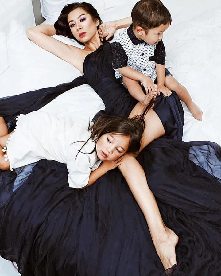 Jennifer relaxing with her kids, Kiyomi and Kenji.