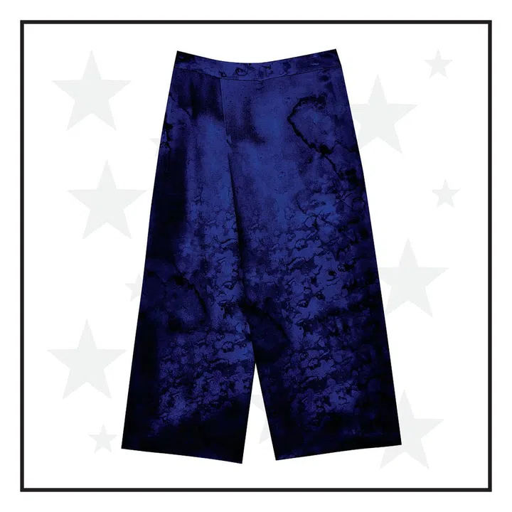 She'll stay cool, and look even cooler, in an electrifying shade of blue. 