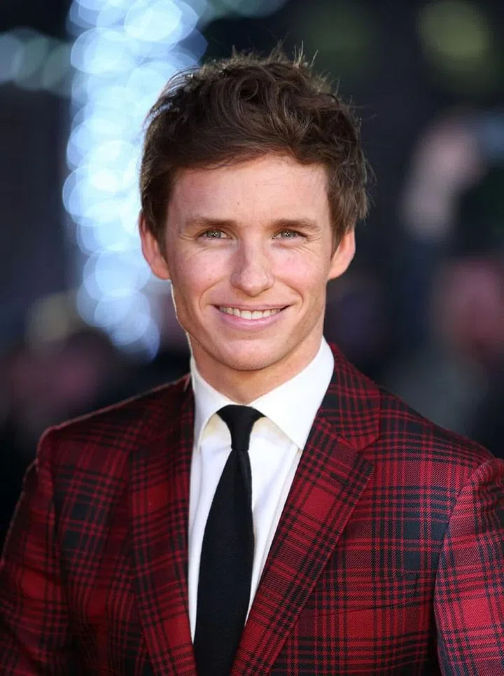 Your imaginary husband just got a little bit dreamier (if that were possible). In an interview with GQ, nice guy Eddie reveals that he sometimes shares his wealth with struggling actors. "I get letters from people trying to go to drama school and needing to pay their rent," the former pub waiter said. "And so that's something I occasionally do. It's impossibly expensive to live in London." Oh. Okay. *swoon* 
Photo: Getty