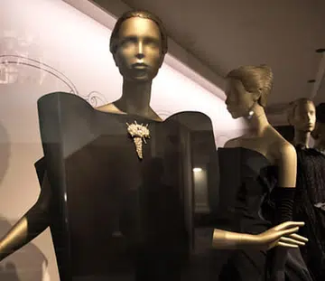 balenciaga v&a exhibition