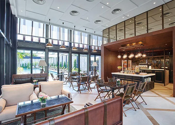 At The Living Room, you can expext a selection of all-day refreshments including hot and cold beverages and light snacks are available at their private lounge.