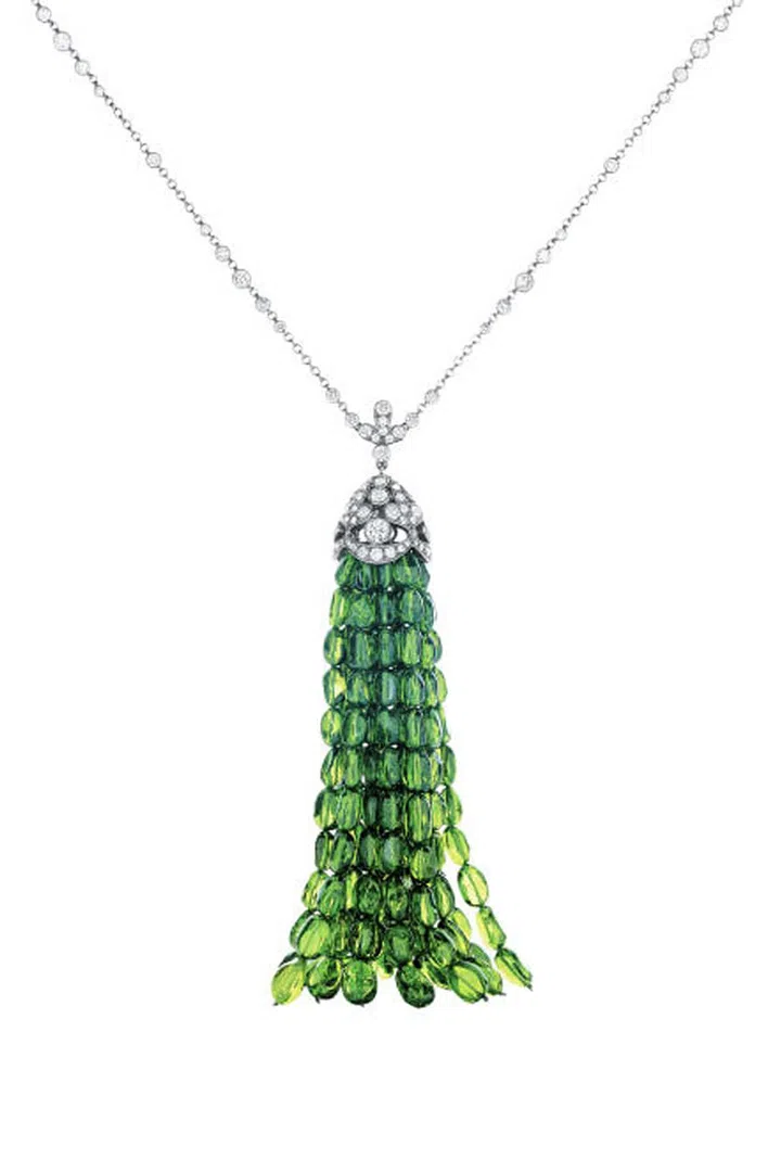 [SAY-va-rite] n. Rare type of garnet noted for its glistening green color. Discovered in Kenya's Tsavo National Park and named, appropriately, by Tiffany & Co. president Henry Platt in 1974.
