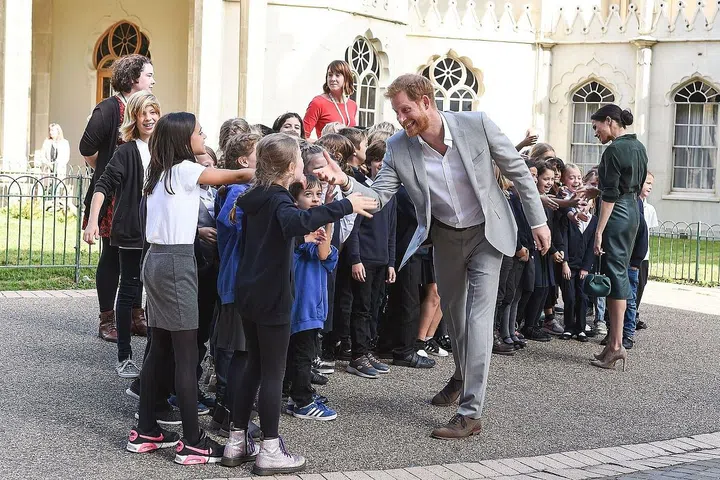 They met a group of local school children.