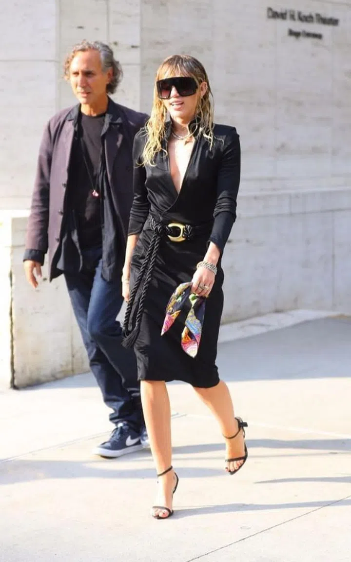 At the David Koch Center in a black dress, Dior solight sunglasses, Gucci black satin satchel bag, Tom ford heels and a Mary McFadden Tassel Rope Belt.

Photo: Courtesy