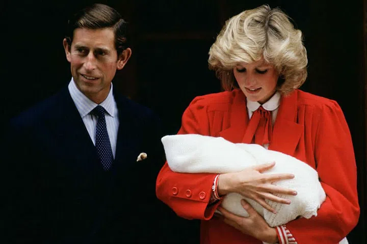 England and Wales requires all births must be registered within 42 days at the hospital or a local register office. Royals, they're just like us.
Photo: Getty

