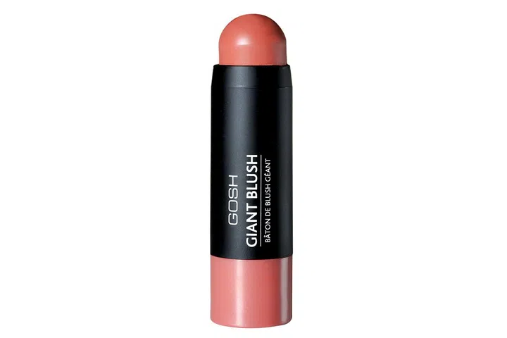 Its cream-to-powder formula glides over skin smoothly and blends easily with fingertips or a brush.