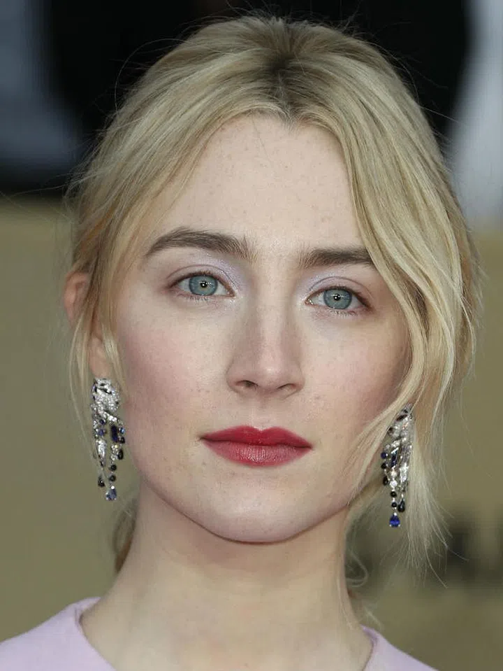 This combination of blotted lipstick with diffused edges and frothy eye shadow is the epitome of ethereal beauty.