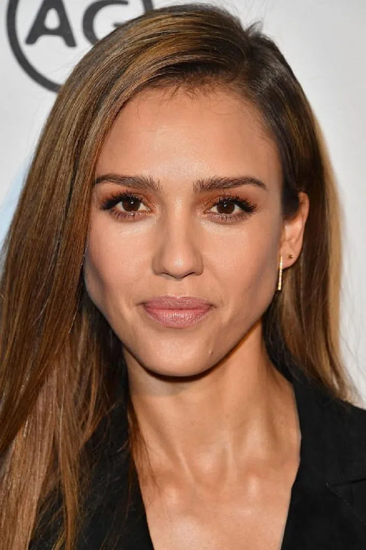 To illuminate brown eyes in a softer way, consider creamy gold or bronze colors. "When you highlight the inner corners of the lashlines with a metallic liner, you actually open the eyes up instead of closing them off," explains Barose. Place the color in the corners of the lower lids only, then use black pencil along the top lash lines for definition. If you prefer shadow over liner, create a reflective quality to your eyes with a gold or bronze tone dabbed on the center of the eyelids or along the outer edge of the creases. Photo: Getty 
