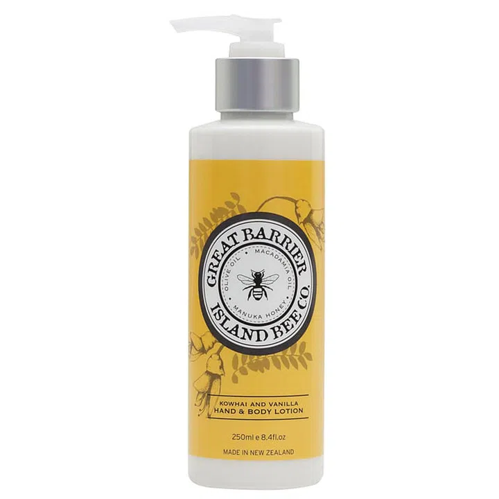 Rich in fatty acids and humectants, this lightweight emulsion absorbs quickly into skin to keep dehydration at bay.   