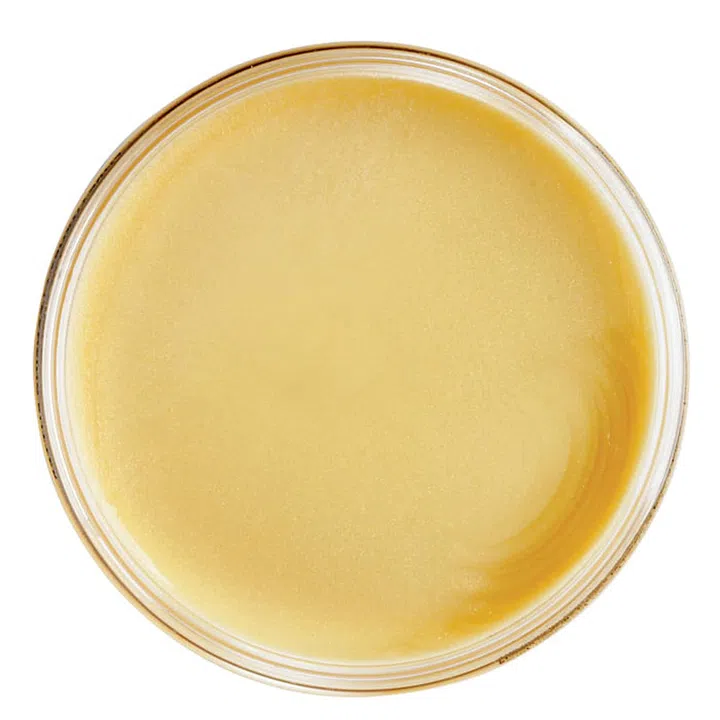 Honey and turmeric douse skin in antioxidants, while camomile butter and gold extract neutralise redness and promote skin healing. 