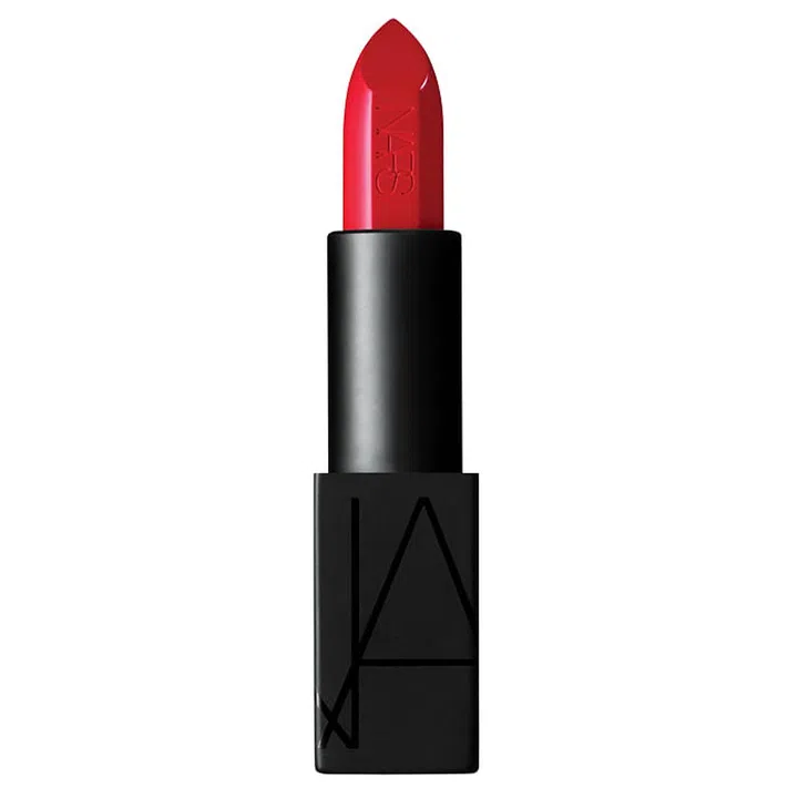 Colour-rich full coverage meets nourishing ingredients for an utterly bold statement. 