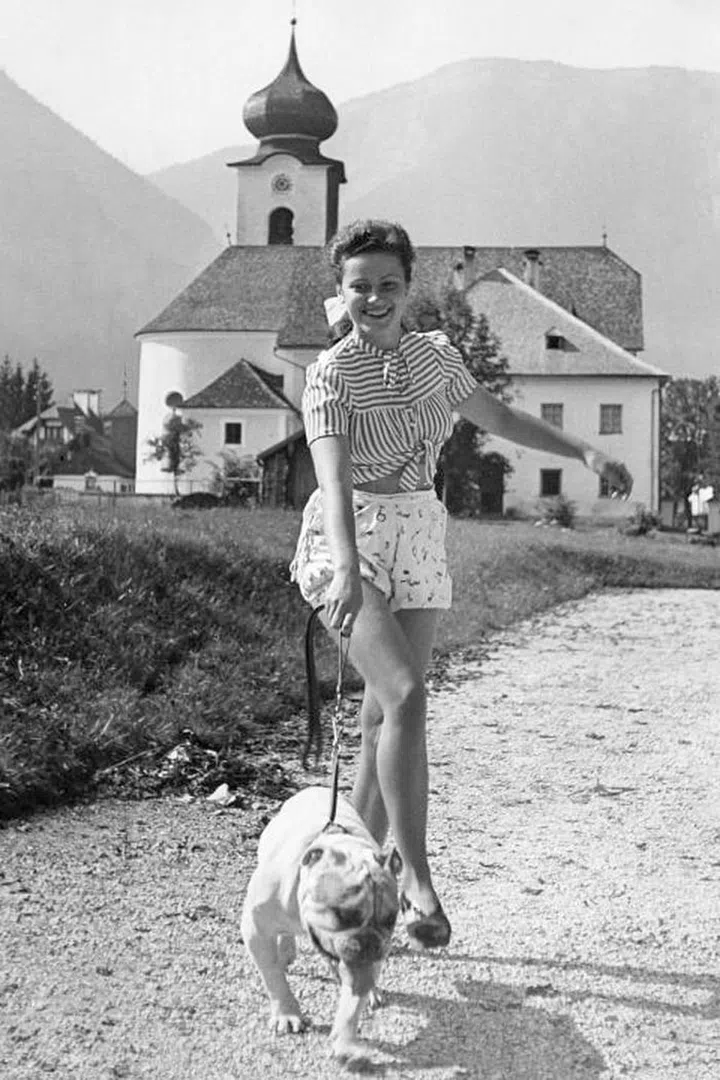 Channel the early '40s by tying the ends of your blouse into a knot and pairing with a fun pair of printed shorts.