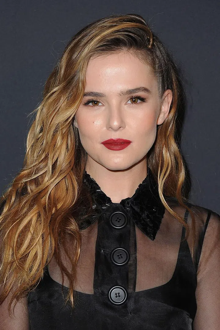 A brick-red lipstick added drama to Deutch's look at the screening of Past Forward.

