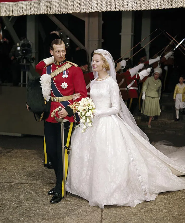 Katharine, Duchess of Kent wore the Kent Diamond and Pearl Fringe Tiara when she married Prince Edward, Duke of Kent. The tiara had been given to her by her mother-in-law, Princess Marina, and she wore it often. 