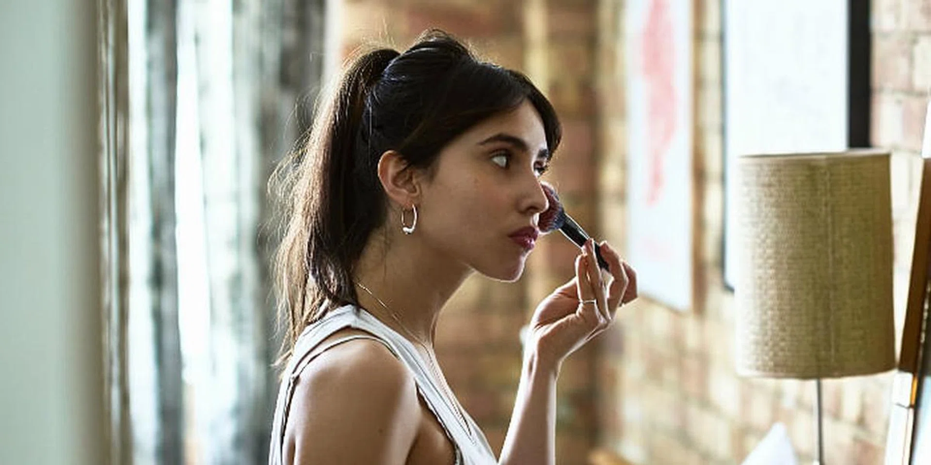 Model Makeup Mirror