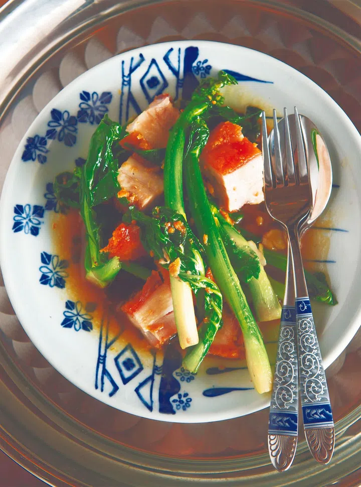 Stir-fried Chinese broccoli with Crispy Pork