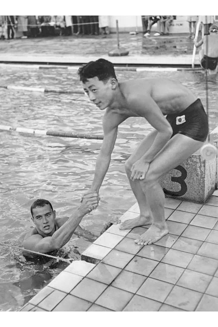 American swimmer Ronald Gora shaking hands with his Japanese opponent, Toru Gotu, in Helsinki following a race. In the '50s, we see the rise of functional synthetic fabrics like Spandex and Lycra that are stretchy and often used to make swimwear. Photo: Getty