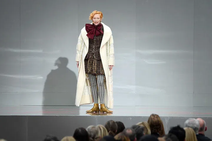 Tilda Swinton speaks on stage during the Karl Lagerfeld Homage at Grand Palais on June 20, 2019 in Paris, France. (Photo: Pascal Le Segretain/Getty Images)