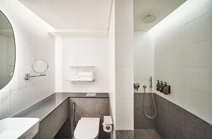 Studio loft toilet (Photo: Wanderlust)