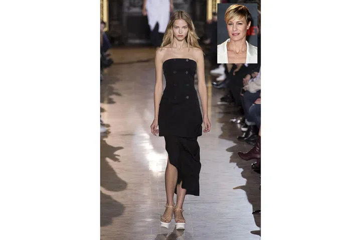 We're still not over that chic backless jumpsuit Wright wore to last year's gold globes—this double-breasted strapless dress is a fun take on tuxedo dressing ; Photo: Imaxtree/Getty