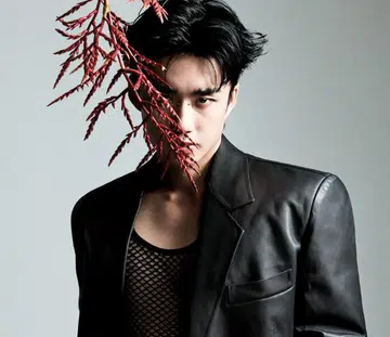 Harper’s BAZAAR Singapore local actor singer Starlight Boys Yang Yan Joel Low
