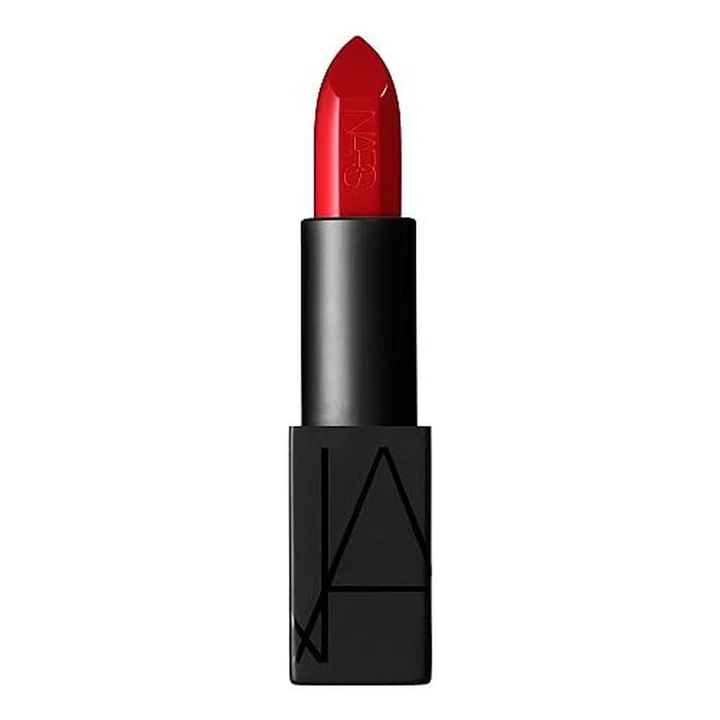Its ultra-creamy texture glides over lips for a velvety finish. It has slight warm undertones to add warmth to pale skin tones. 